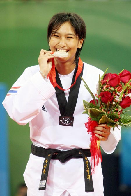 บุตรี เผือดผ่อง