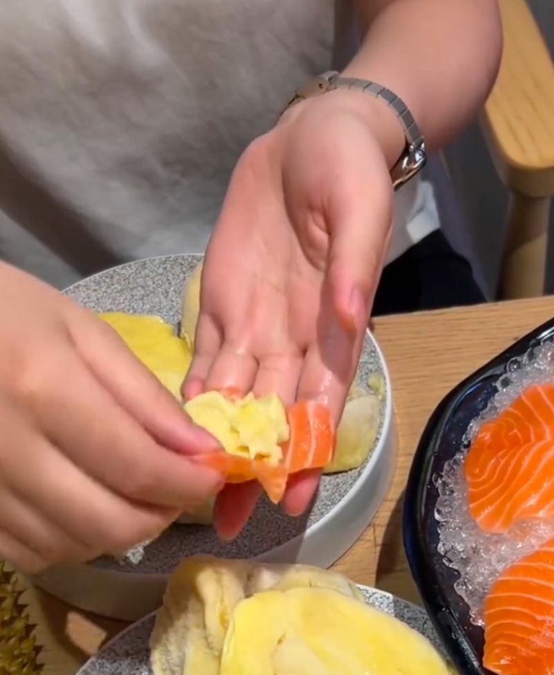 แซลมอนทุเรียน