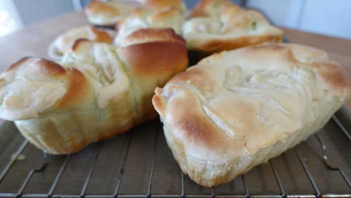 ขนมปังใบเตยมะพร้าวอ่อน