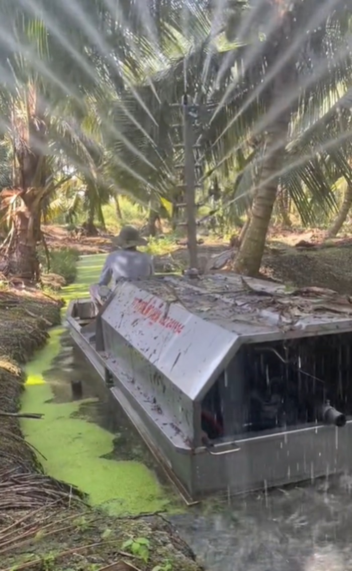 เรือฉีดน้ำ