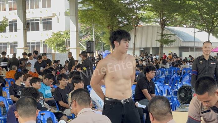 ริว วชิรวิชญ์ สมัครทหาร