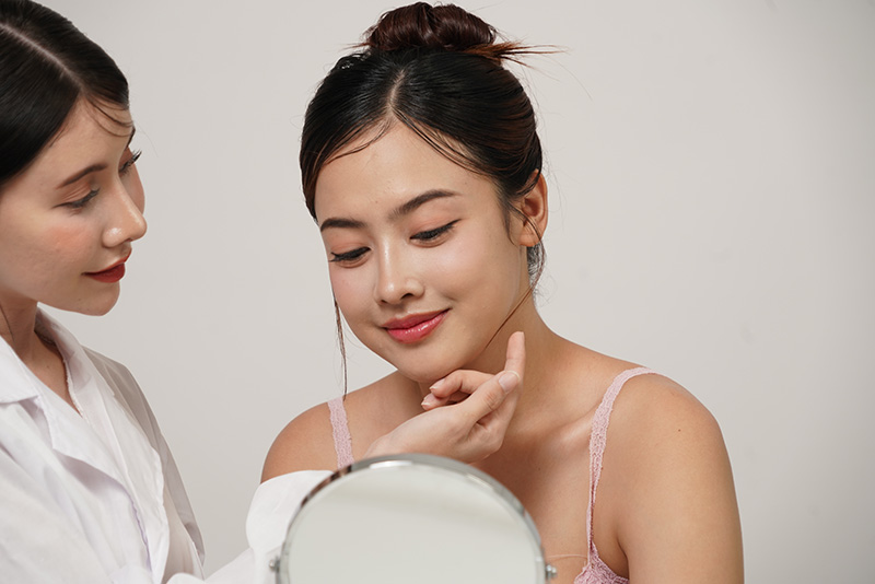 ลิฟต์กรอบหน้ากี่วันเห็นผล ทำความรู้จักหัตถการความงามที่ช่วยหน้าเรียวเป๊ะ