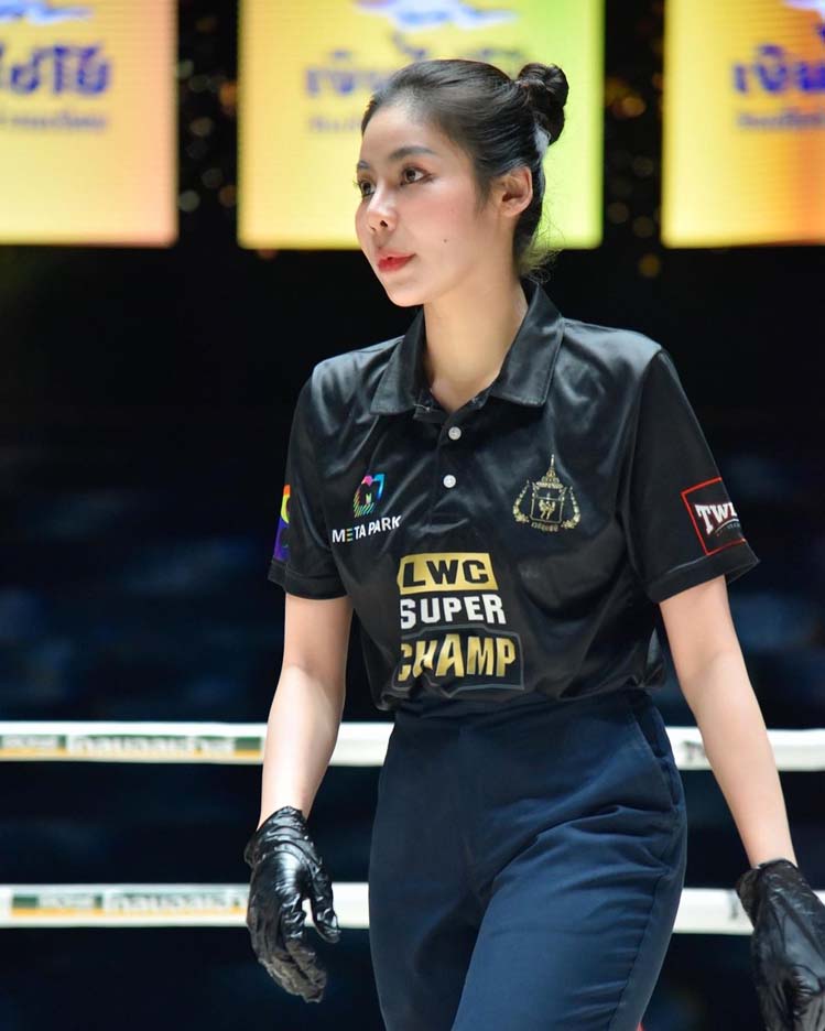 แพรพลอย ขวาท่อนซุง