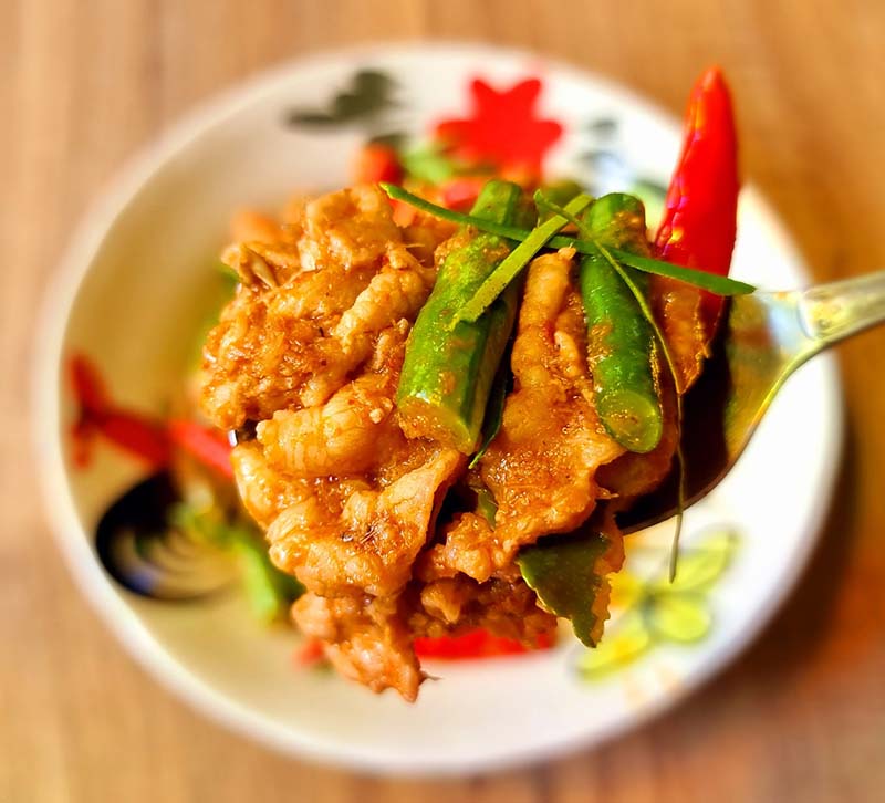 เบคอนผัดพริกขิง