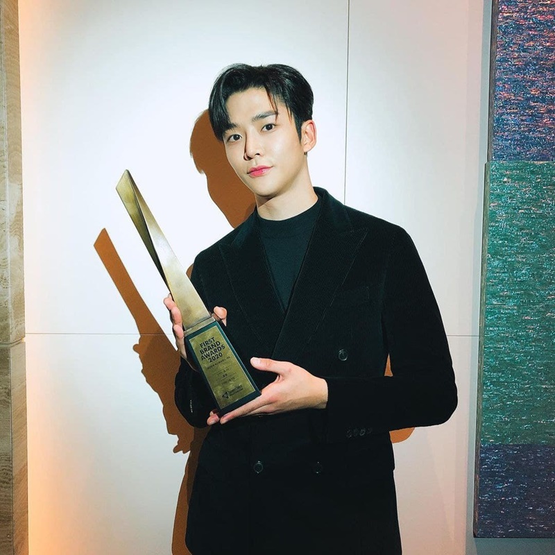 โรอุน SF9 rowoon