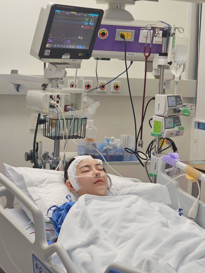 ทับทิม มัลลิกา ผ่าเนื้องอกในสมอง รอบ 2