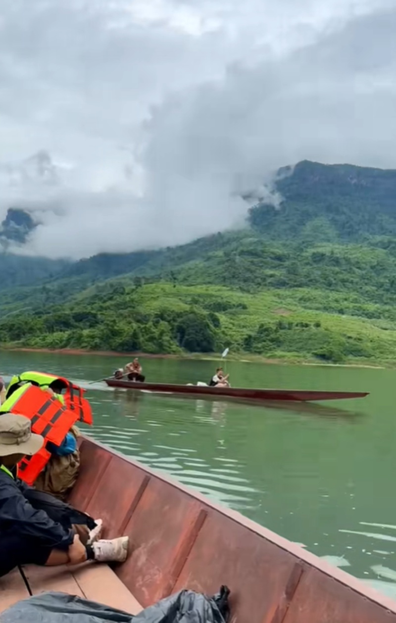 ล่องเรือ