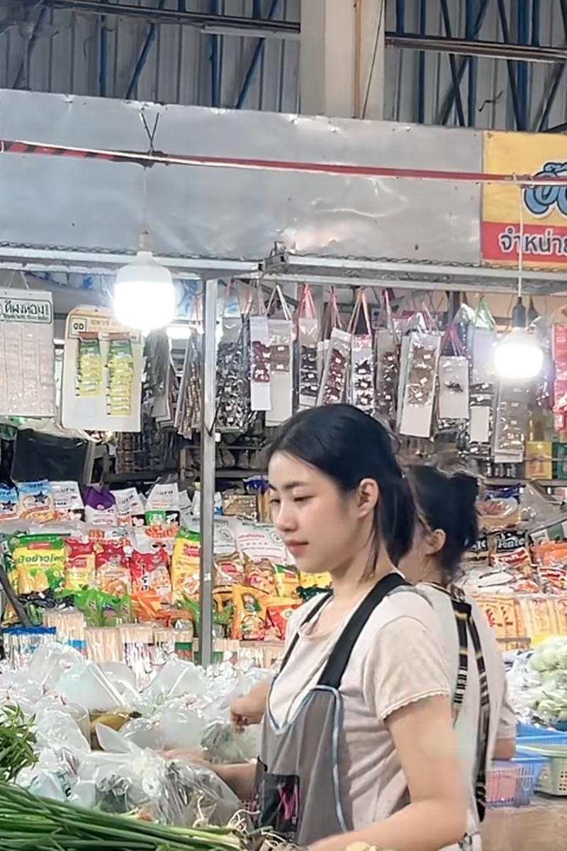แม่ค้าสวย