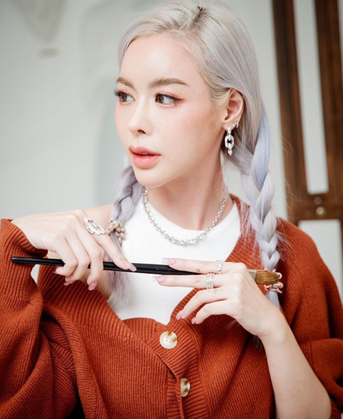 ไอซ์ ปรีชญา สีผมหน้าร้อน