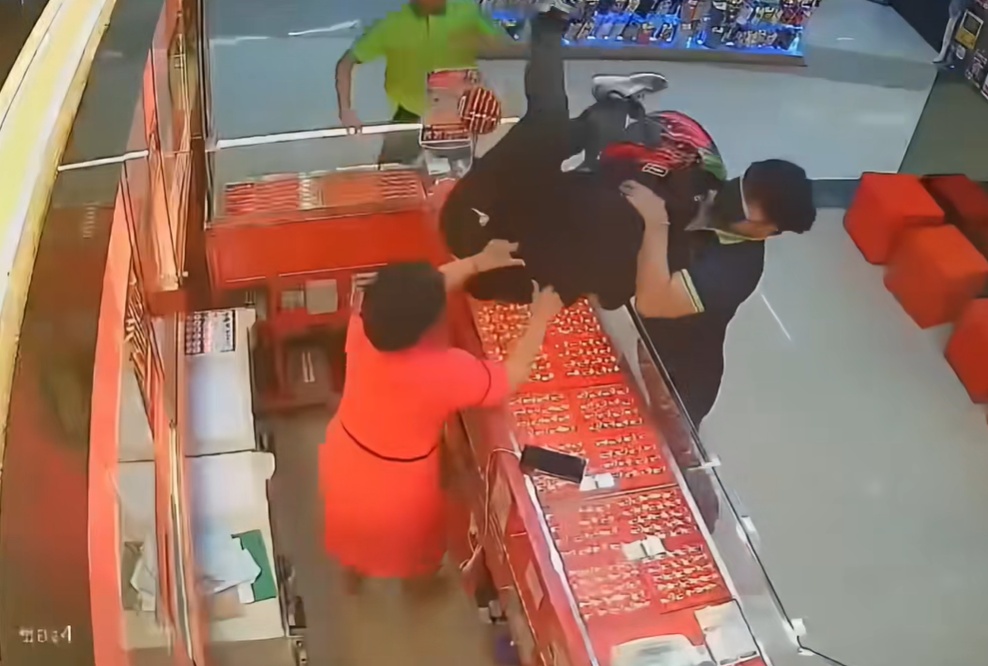 ปล้นร้านทอง