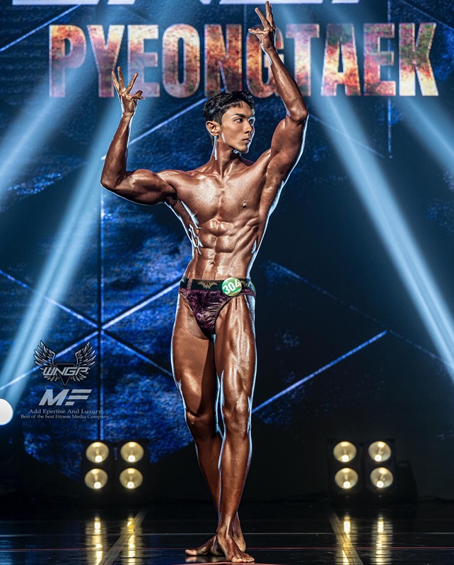 ณัฏฐ์ ทิวไผ่งาม โชว์ร่างทอง อวดกล้ามชัด ๆ