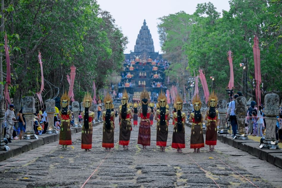 งานประเพณีขึ้นเขาพนมรุ้ง 2567