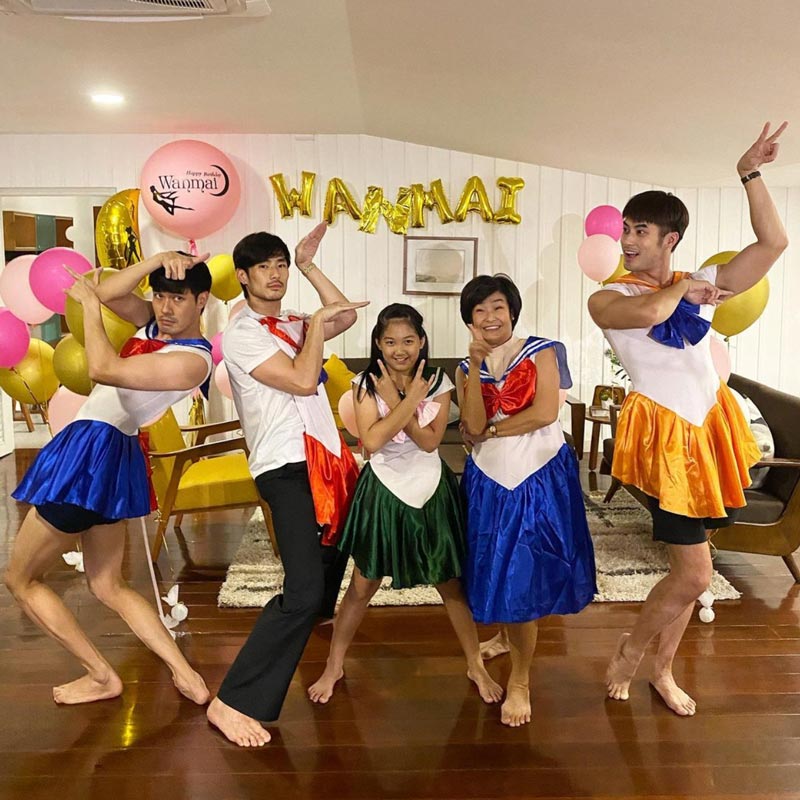 ครอบครัว ฉัตรบริรักษ์