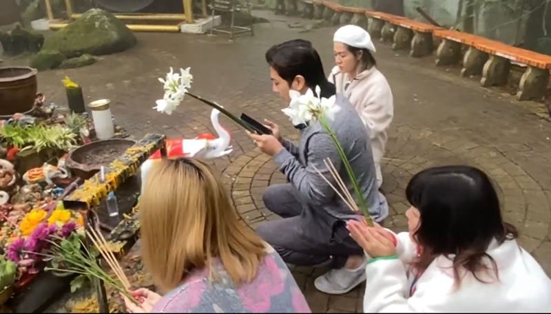 นิว นภัสสร สักการะสถูป