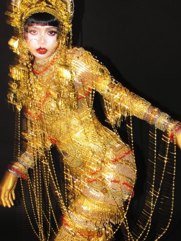 ลิซ่า แต่งเป็น Jibaro ไซเรนสาวรับฮาโลวีน