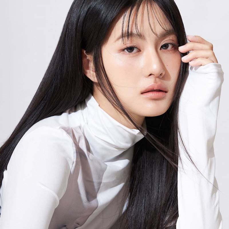  เกรซ บุศรินทร์