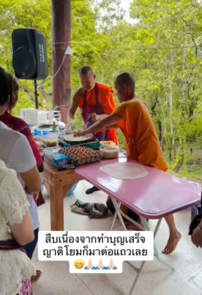 พระทำโรตี