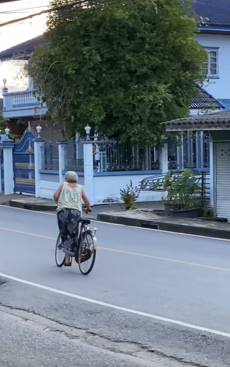 ขึ้นจักรยาน