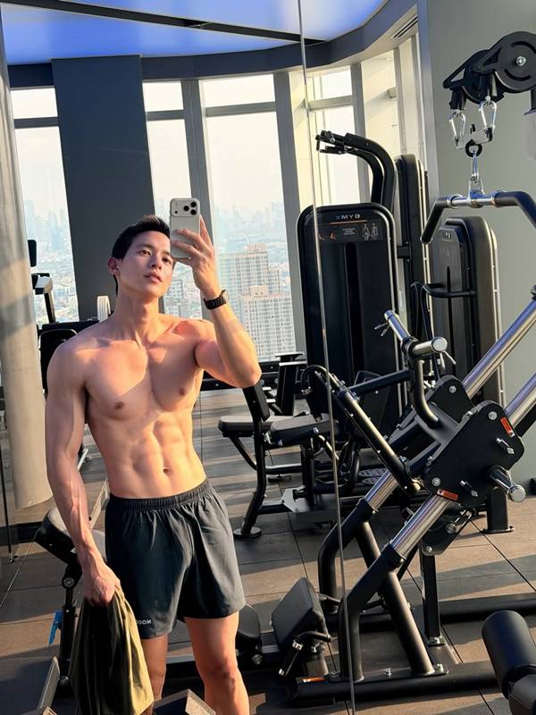 เจมส์ จิรายุ