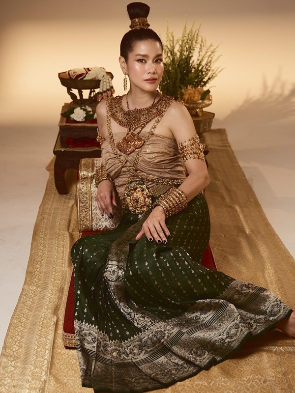 กบ พิมลรัตน์ แต่งชุดไทย สุริโยไท