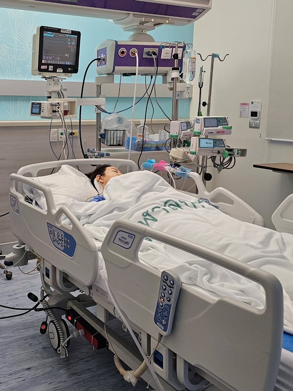 ทับทิม มัลลิกา ผ่าตัดเนื้องอกในสมอง