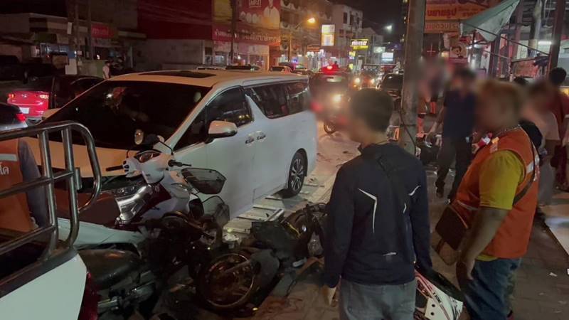 แอล กมลวรรณ, กรุงศรีวิไล, ดาราขับรถชน