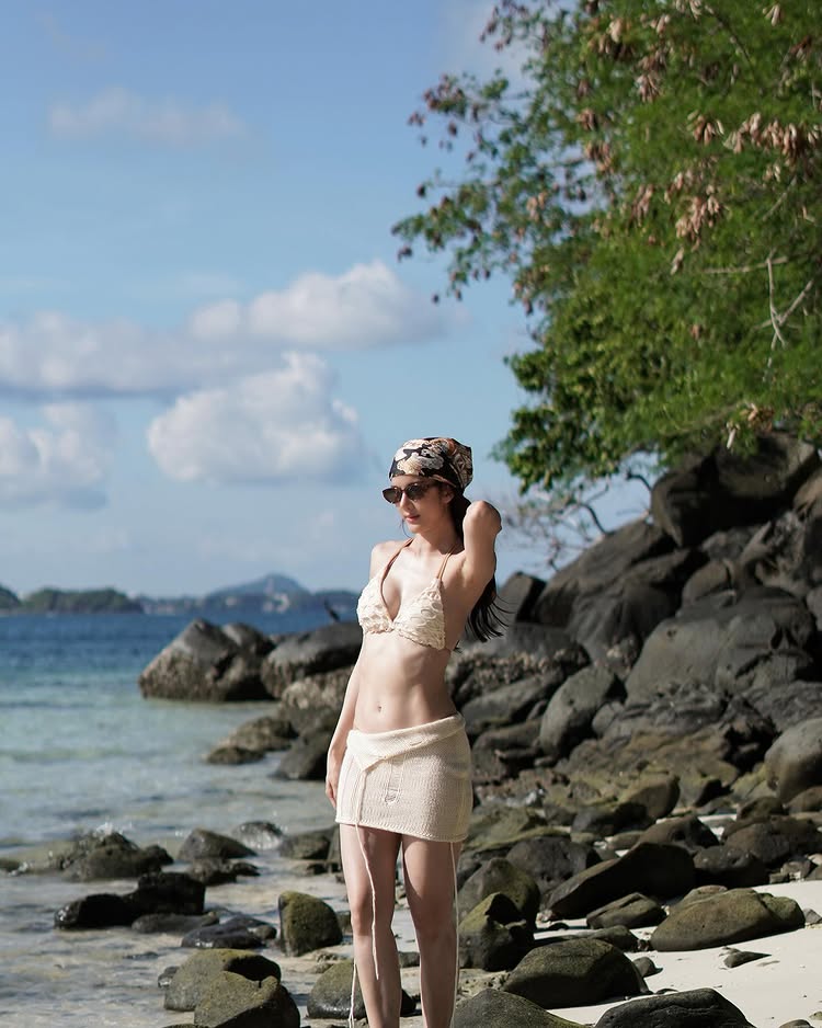 เนย ปภาดา ปล่อยภาพเซ็กซี่เขย่าใจ นุ่งทูพีซ อวดอึ๋มริมหาด