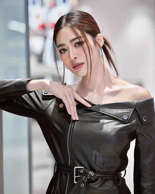 หลิงหลิง ศิริลักษณ์ ดารา