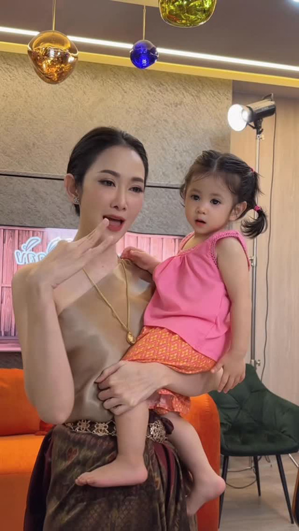 น้องพราวตะวัน ลูกสาว ยุ้ย จีรนันท์ ธันน์ ธนากร