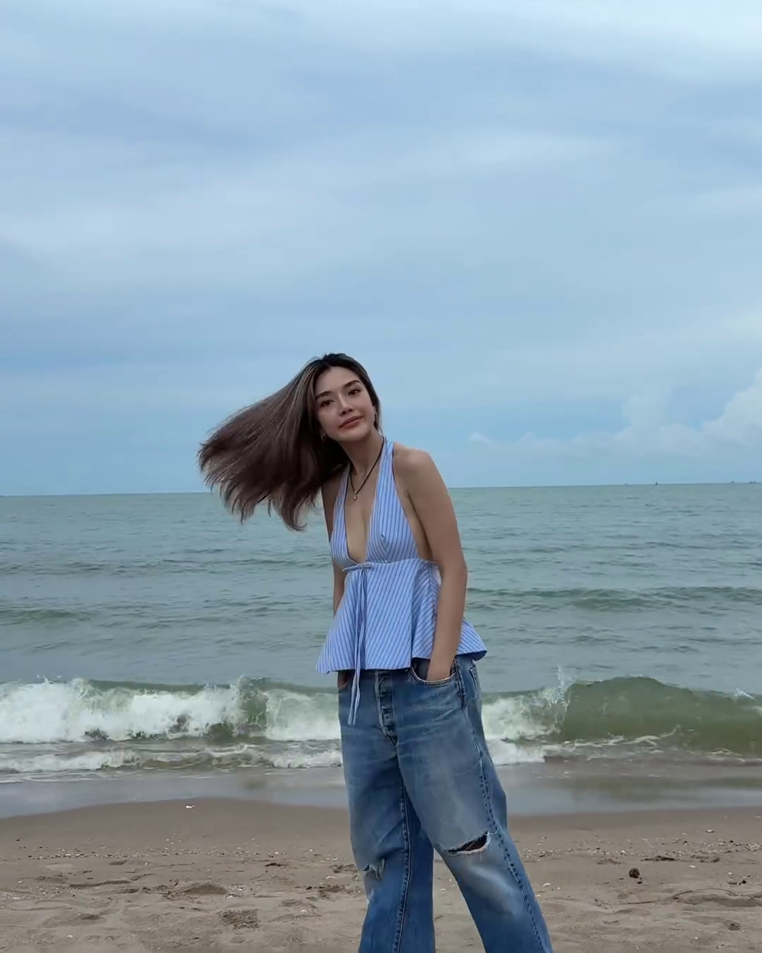 ปราง กัญญ์ณรัณ กับชุดเที่ยวทะเลเซ็กซี่