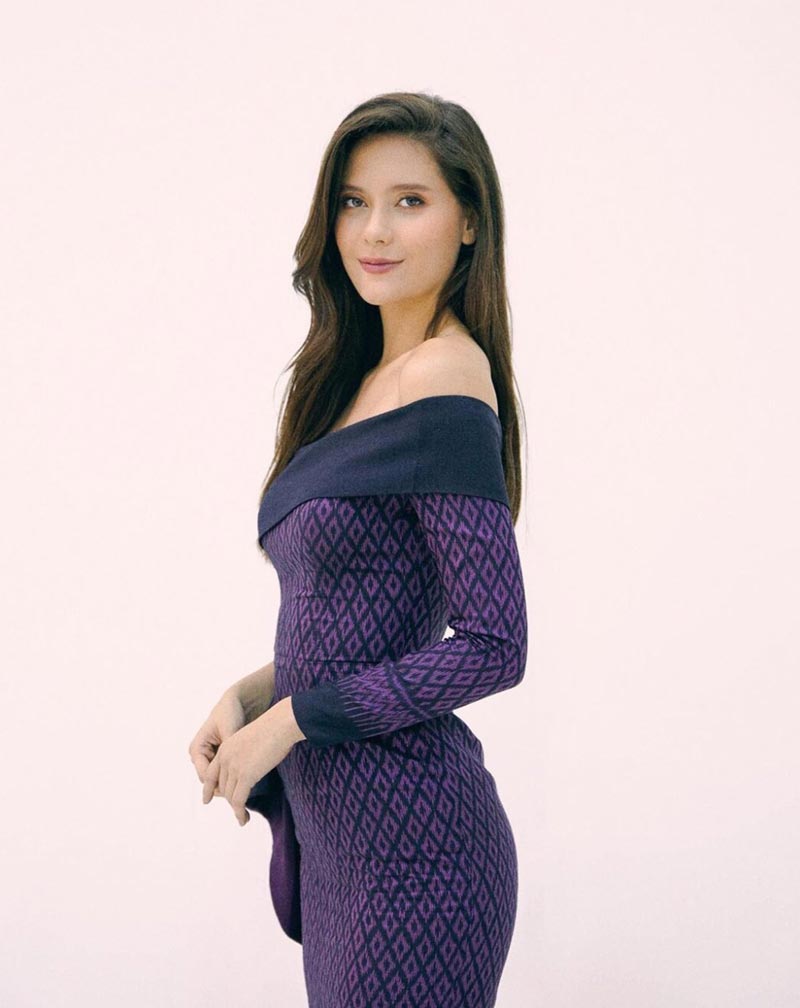 มารีญา พูลเลิศลาภ