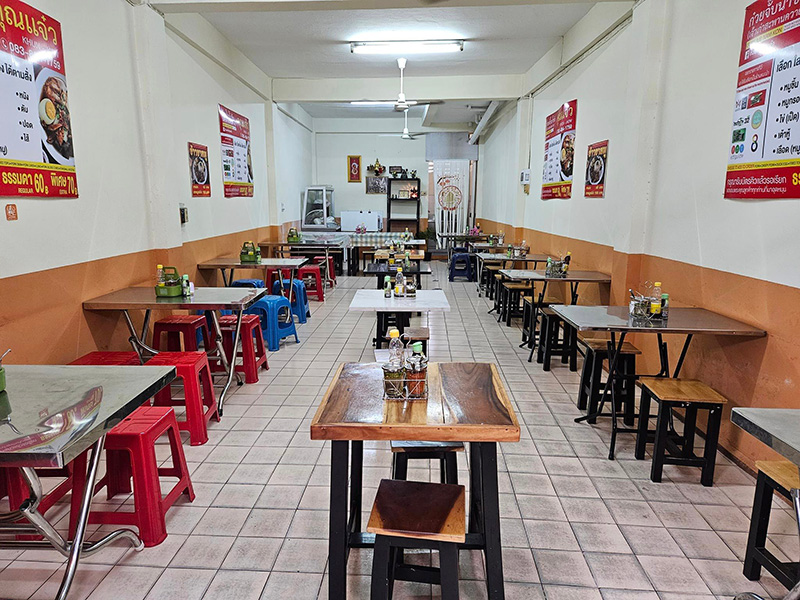 บรรยากาศร้านก๋วยจั๊บคุณแจ๋ว