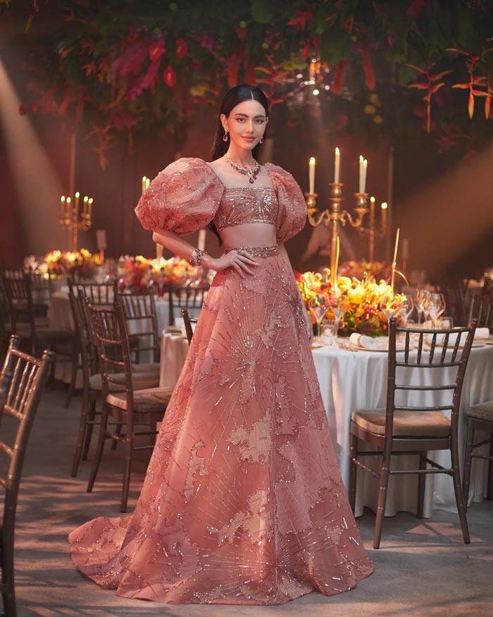 ใหม่ ดาวิกา