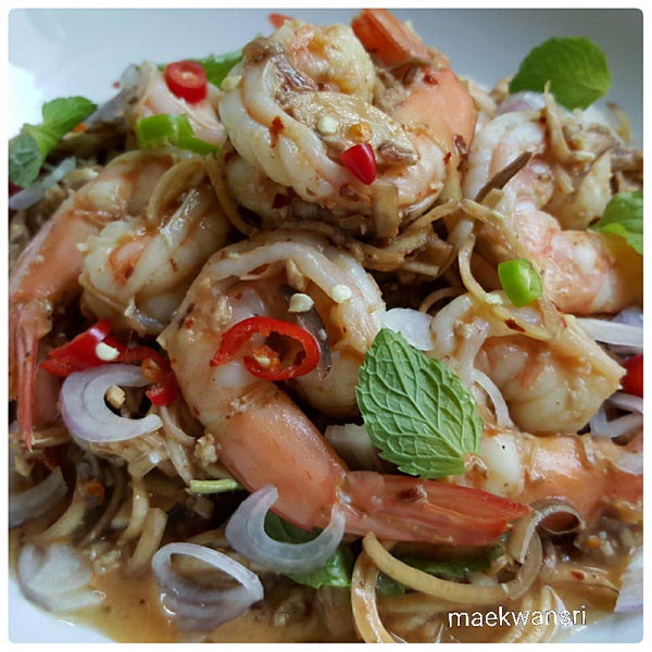 ยำหัวปลีกุ้งสด