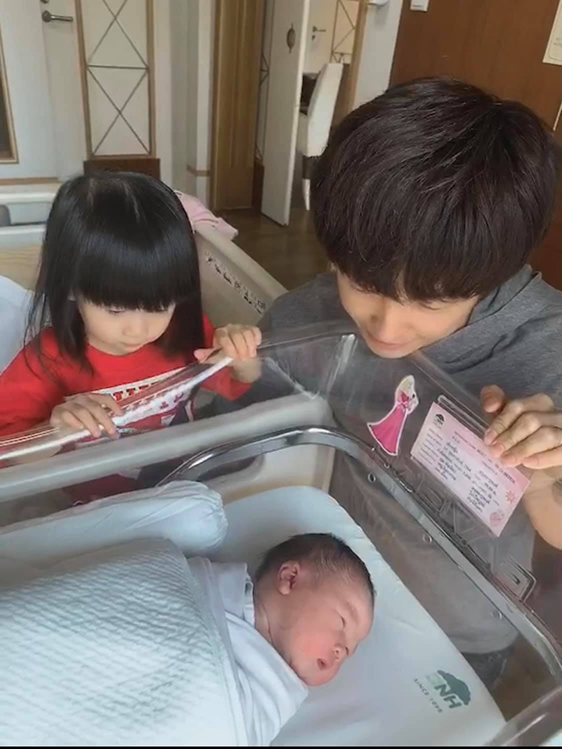 นิกกี้ พริตตี้เงินล้าน คลอดลูก