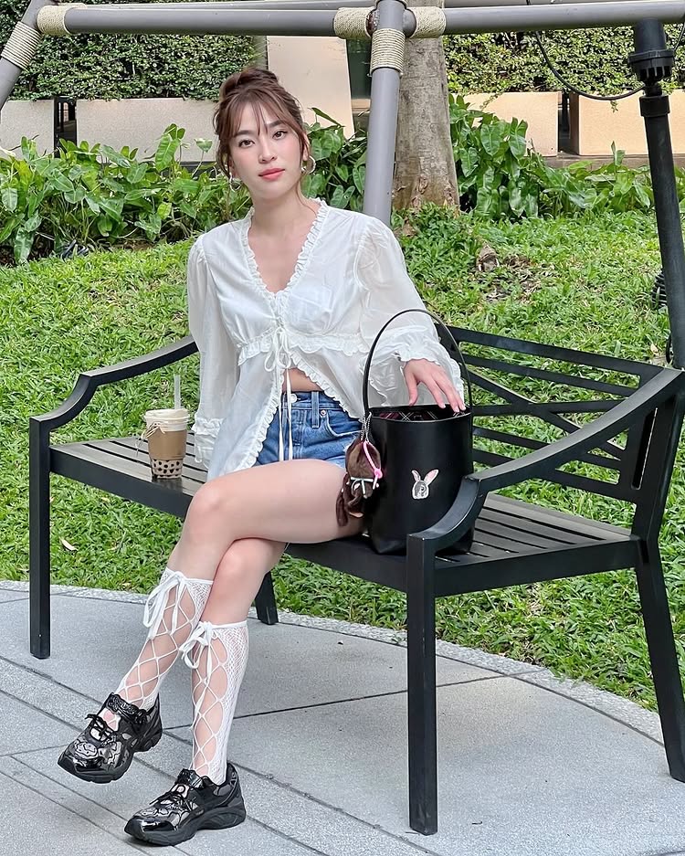 ดรีม อภิชญา แจกความสดใส นุ่งสั้นเที่ยวทะเล โชว์หุ่นขาวออร่าริมหาด