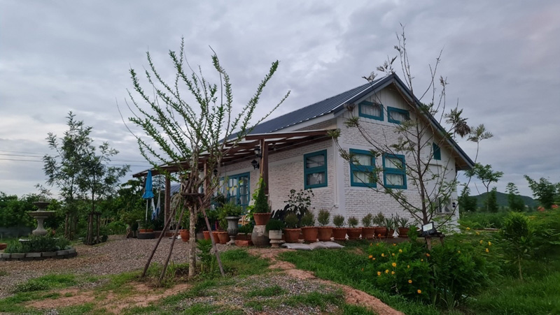 แบบบ้านชั้นเดียวในสวน ข้างบ้าน