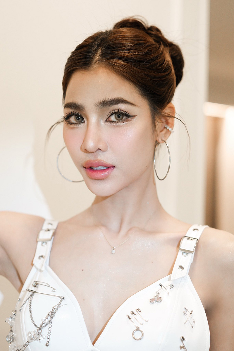 แบม ไพลิน VS ซี จากโพสต์รักร้าว