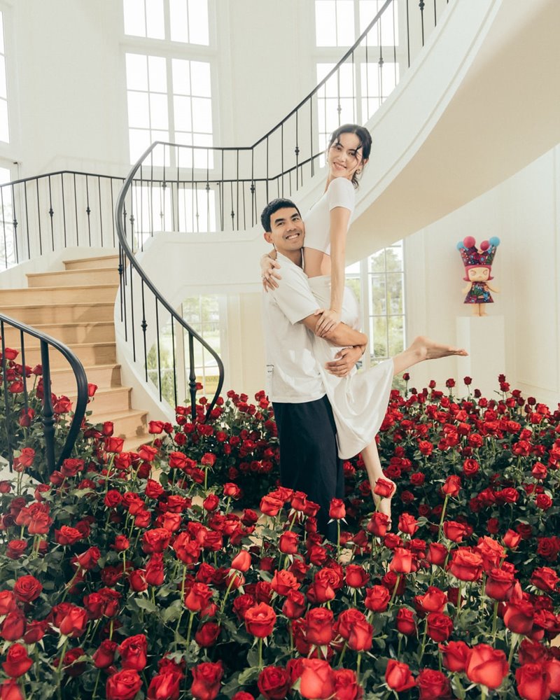 เต๋อ ฉันทวิชช์ ใหม่ ดาวิกา ฉลองรัก 6 ปี หวานท่ามกลางกุหลาบแดง