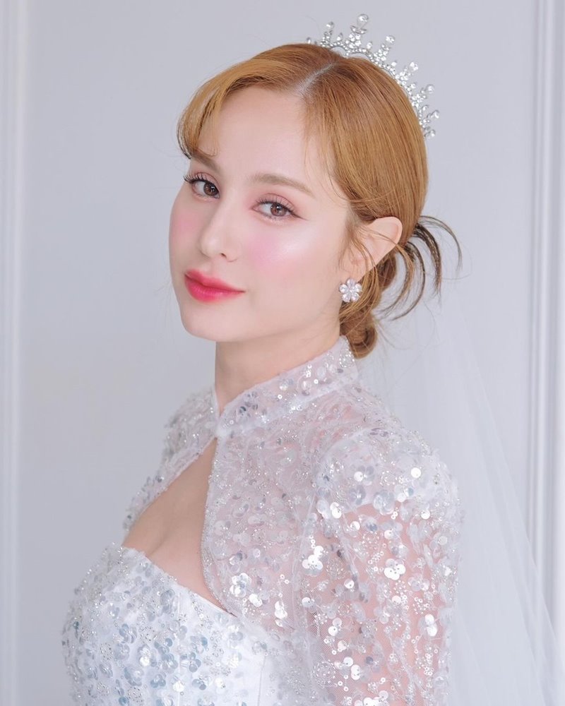 ขวัญ อุษามณี