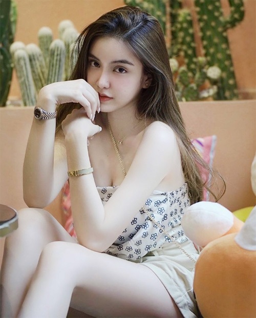 ขนม ศศิกานต์ อดีตภรรยา ครูเต้ย อภิวัฒน์ สาวสวยดีกรีดาวมหาวิทยาลัย ที่เพิ่งเปิดตัวรักใหม่