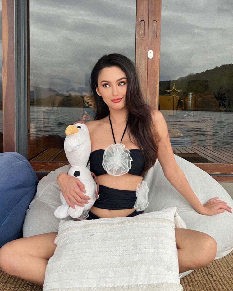 นาย ชนุชตรา ชุดว่ายน้ำ