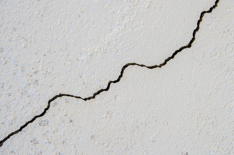รอยร้าวแนวเฉียง (Diagonal Cracks)