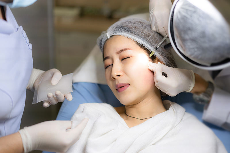 ลิฟต์กรอบหน้ากี่วันเห็นผล ทำความรู้จักหัตถการความงามที่ช่วยหน้าเรียวเป๊ะ