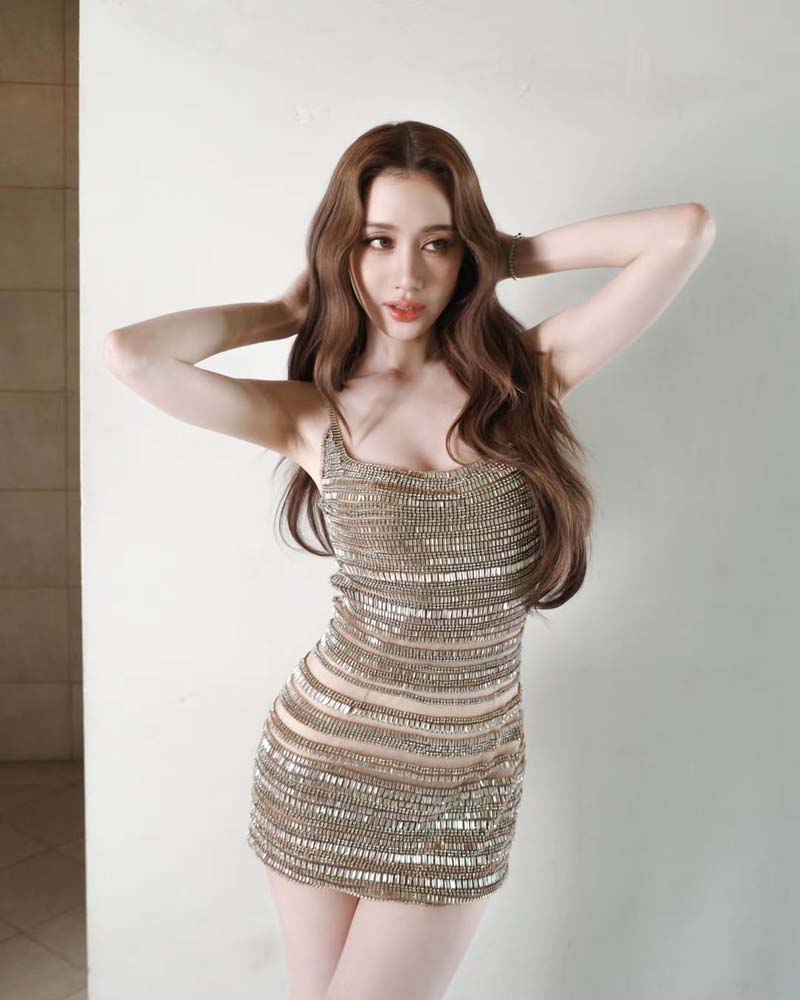 พิม พิมประภา นุ่งสายเดี่ยวกระโปรงสั้นวิบวับ ลุคนี้สวยฉ่ำแบบตะโกน