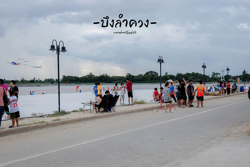 หาดทรายขาวบึงลำควง สุพรรณบุรี