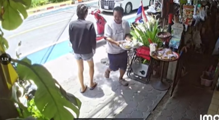 เสิร์ฟก๋วยเตี๋ยว