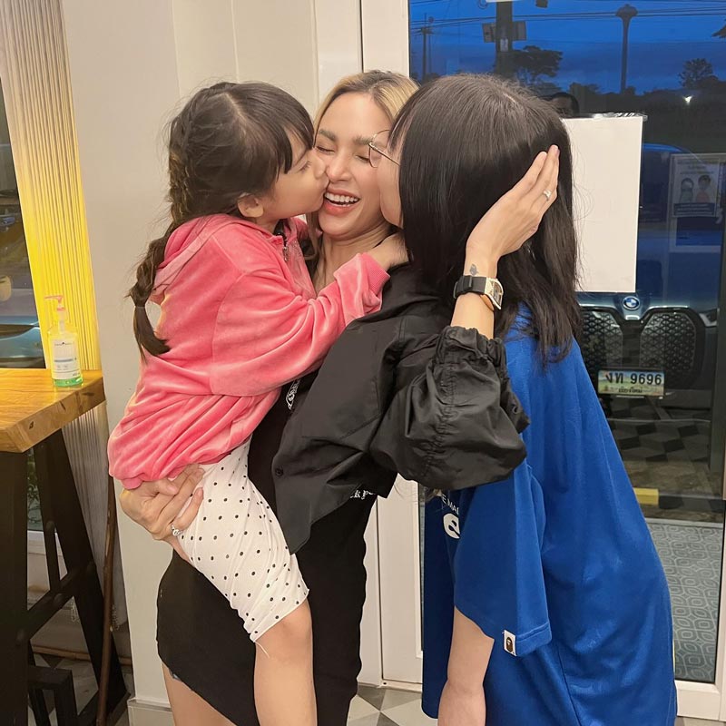 อุ้ม ลักขณา