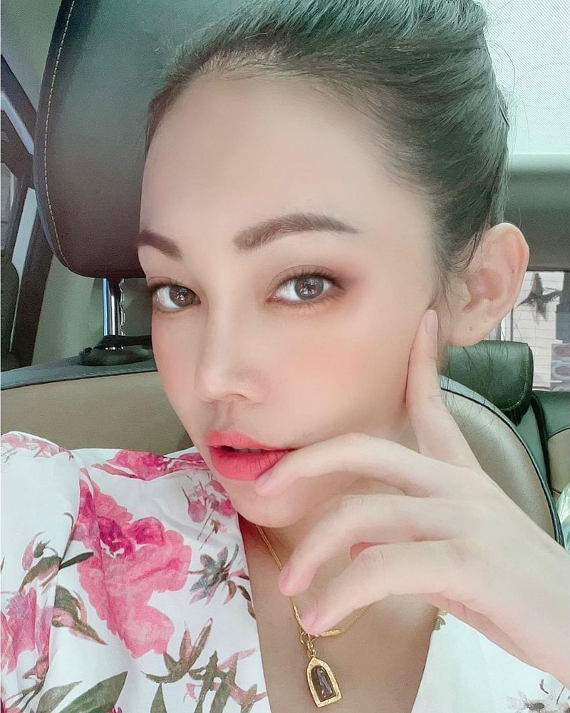 เอ็มมี่ อมลวรรณ