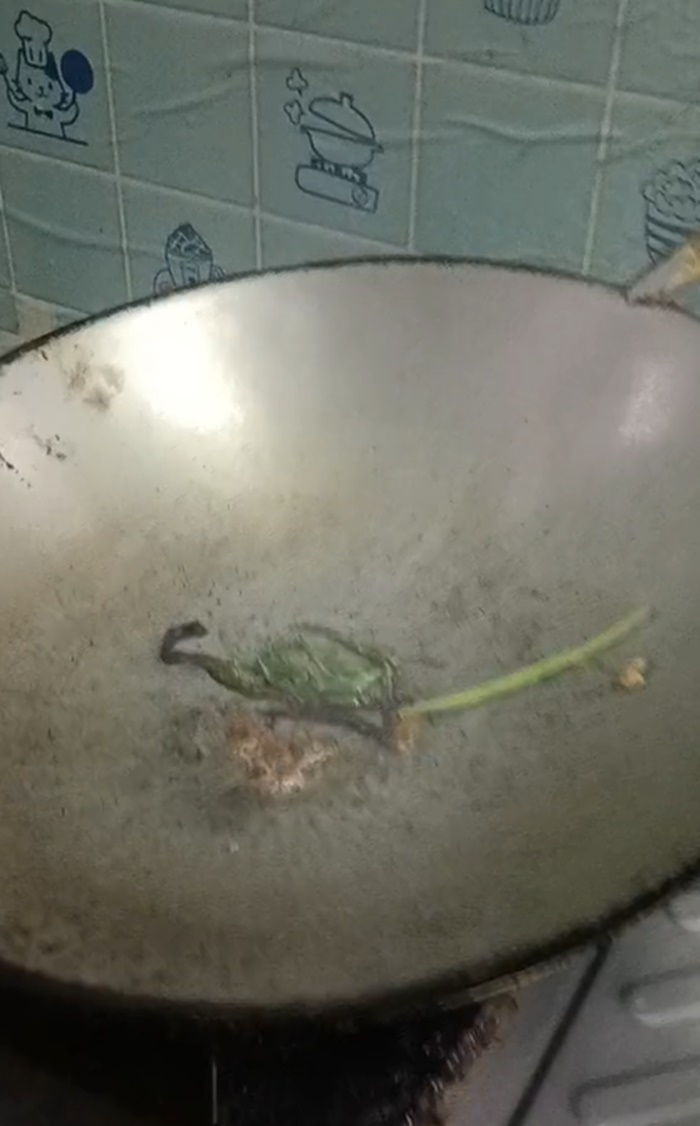 ผักบุ้งไฟแดง